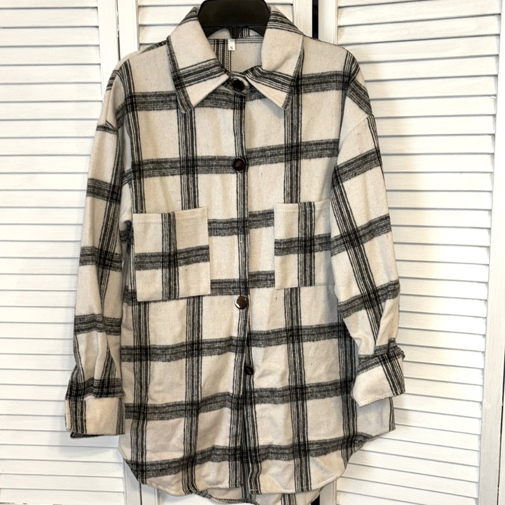 NWOT lightweight fleece shacket from boutique